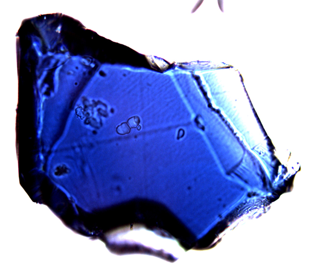 A synthetic blue ringwoodite crystal. Image by Jasperox, via Wikipedia Commons.